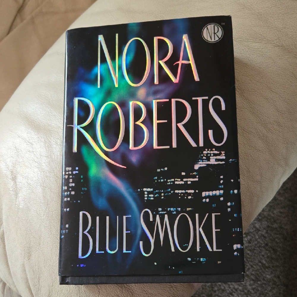 Nora Roberts 'Blue Smoke' Hardcover Book 📖  PRE OWNED.   📖